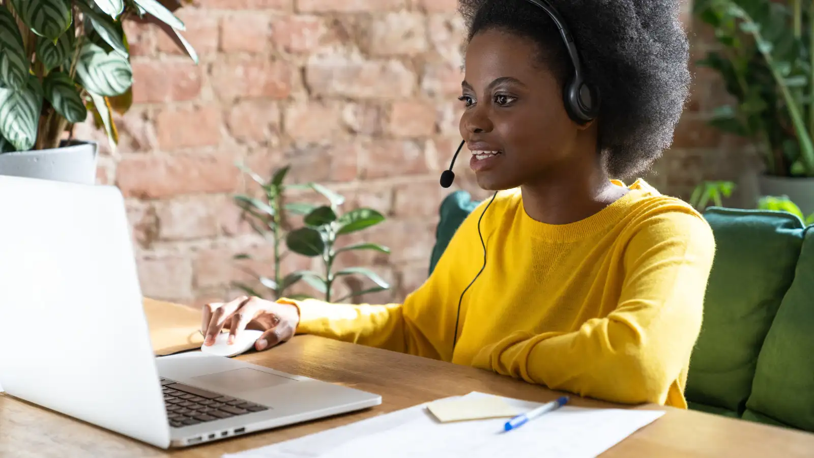 10 Zoom Interview Tips from Recruiters to Land the Job